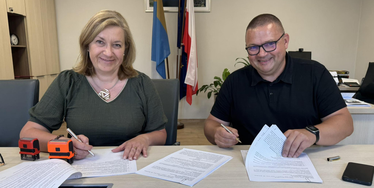 Umowa na rozbudowę sieci wodociągowej w Ziemnicach (Mat. prasowy)