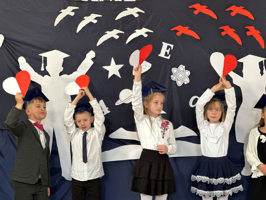 Pierwszaki z Bartoszowa dołączyły do szkolnej społeczności (mat. prasowe)