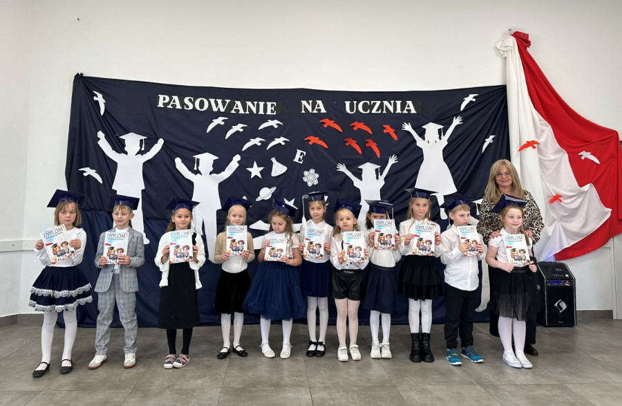 Pierwszaki z Bartoszowa dołączyły do szkolnej społeczności (mat. prasowe)