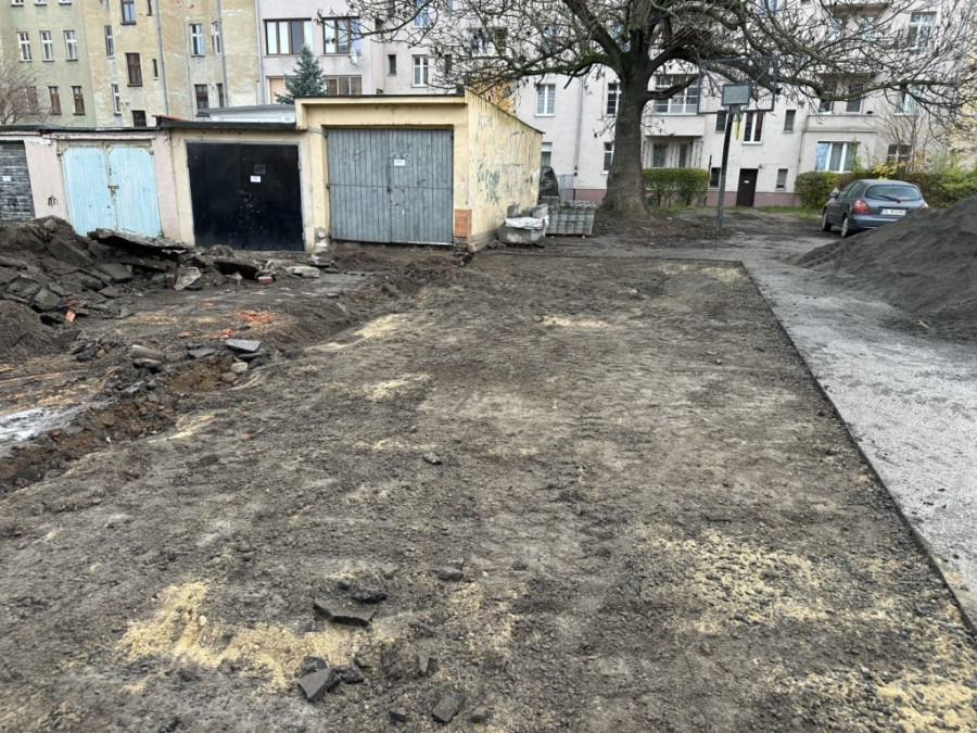 Przebudowa podwórza w rejonie ulic Drukarskiej, Wrocławskiej i Rzemieślniczej (źródło: UM Legnica)