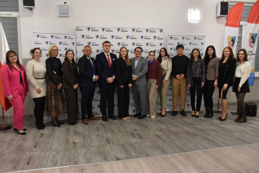 Najzdolniejsi studenci z gminy Chojnów otrzymali stypendia (mat. prasowe)