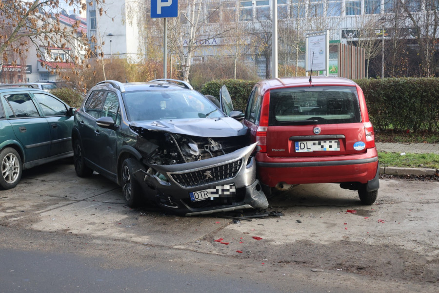 Nocna demolka na parkingu przy Heweliusza (Wojciech Obremski lca.pl)