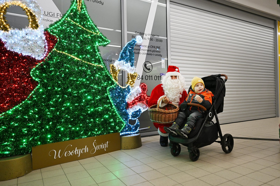 Cukierki na osłodę sprawiły dużo radości (Piotr Florek lca.pl)