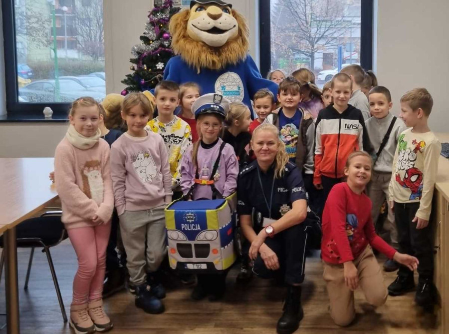 Policyjna lekcja bezpieczeństwa dla dzieci (źróło: KMP Legnica)