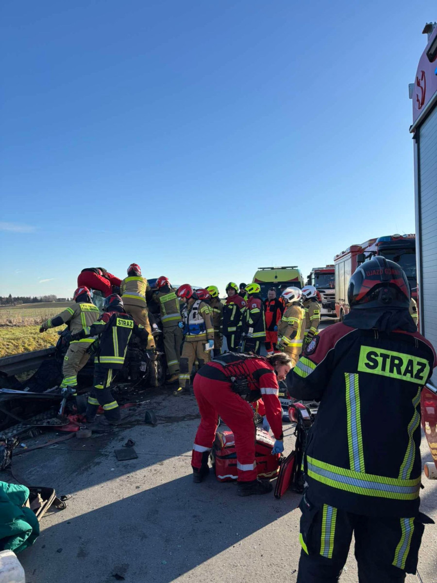 Poważny wypadek na A4. Trasa w kierunku Legnicy całkowicie zablokowana (źródło: Dolnośląskie Alarmowo)