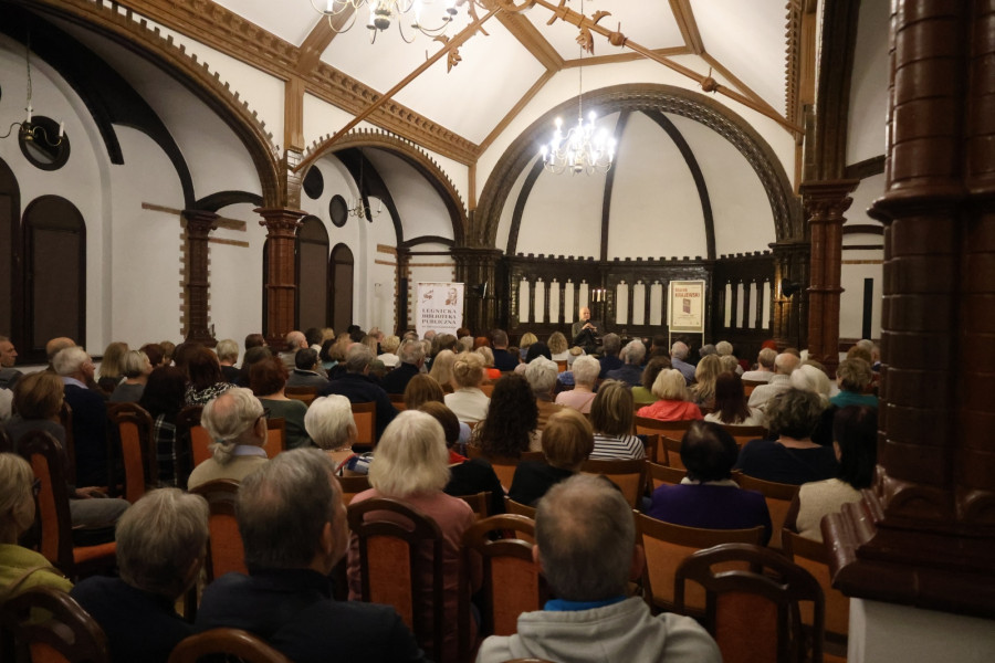 Wieczór z Markiem Krajewskim w bibliotece (Wojciech Obremski lca.pl)
