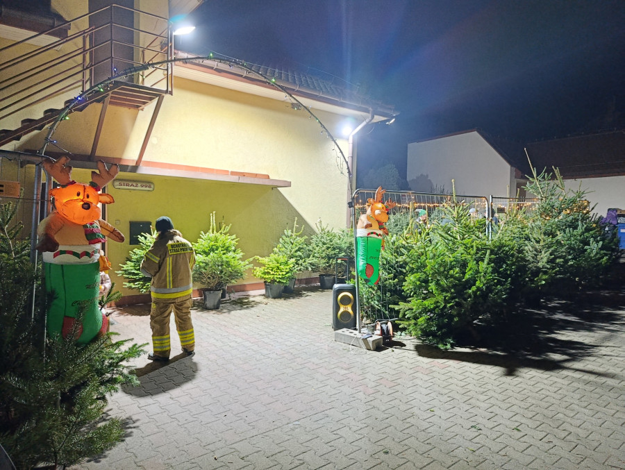 Jak choinka i karp, to tylko od strażaków (źródło: OSP Kunice)