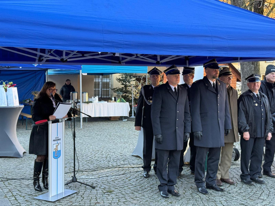 Nowy samochód ratowniczy dla OSP w Prochowicach (fot. Marcin Swenderski)