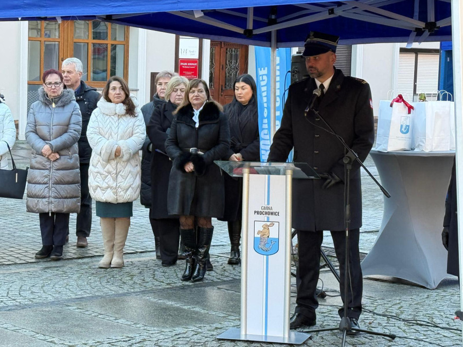 Nowy samochód ratowniczy dla OSP w Prochowicach (fot. Marcin Swenderski)