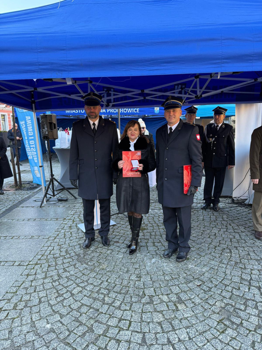 Nowy samochód ratowniczy dla OSP w Prochowicach (fot. Marcin Swenderski)