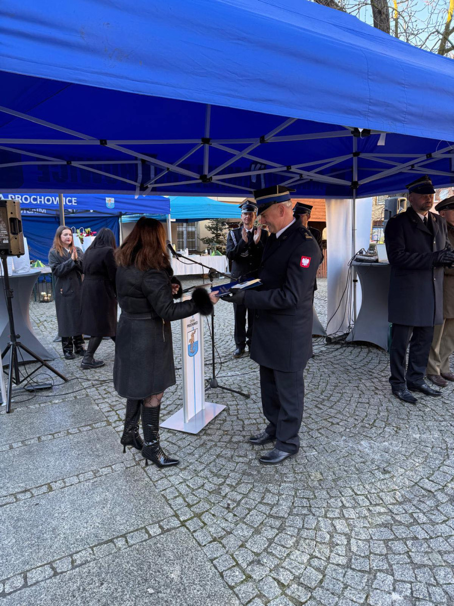 Nowy samochód ratowniczy dla OSP w Prochowicach (fot. Marcin Swenderski)