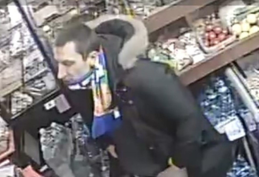 Siedem razy zapłacił za zakupy (źródło: KMP Legnica)