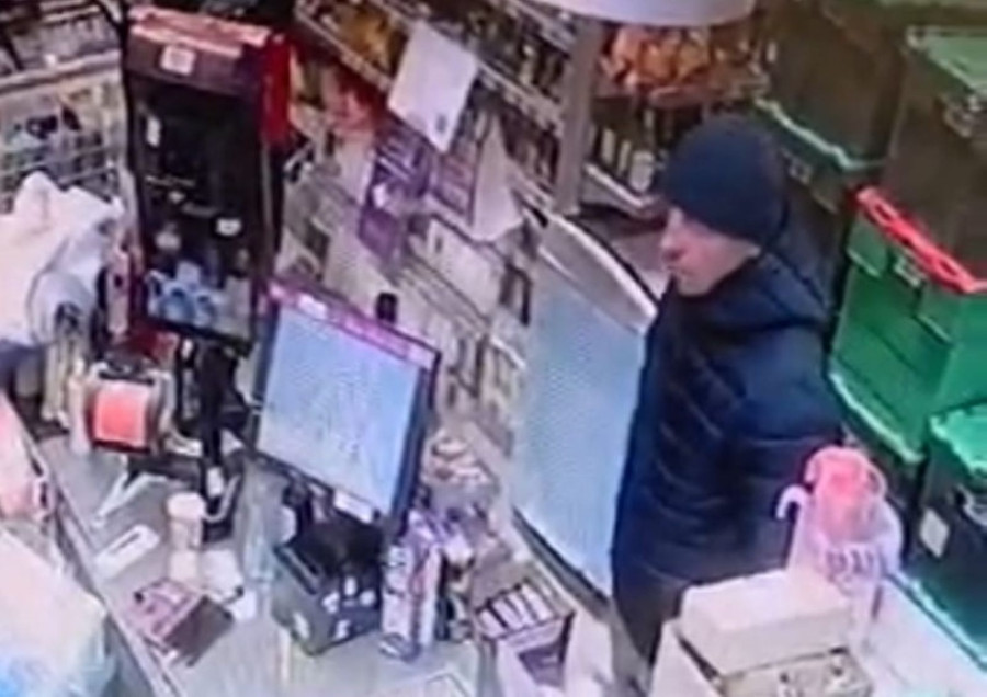 Dwukrotnie zapłacił skradzioną kartą (źródło:KMP Legnoca)