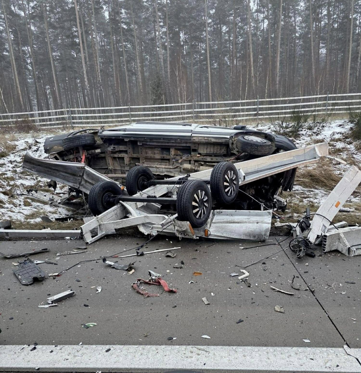 Zderzenie na A4 w kierunku Legnicy (źródło: Dolnośląskie Alarmowo)