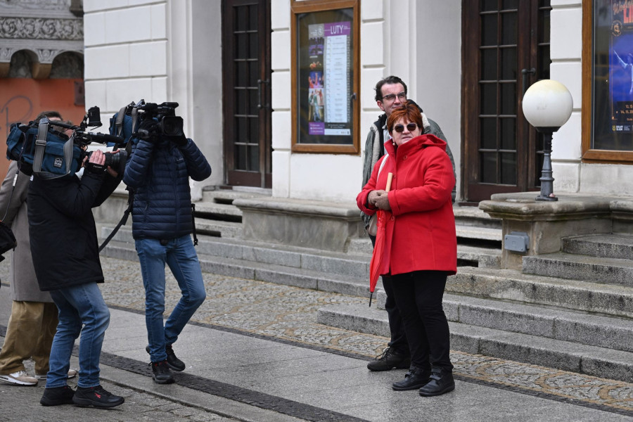 Ekipa TVN realizowała materiał o Elżbiecie Kot (Piotr Florek lca.pl)