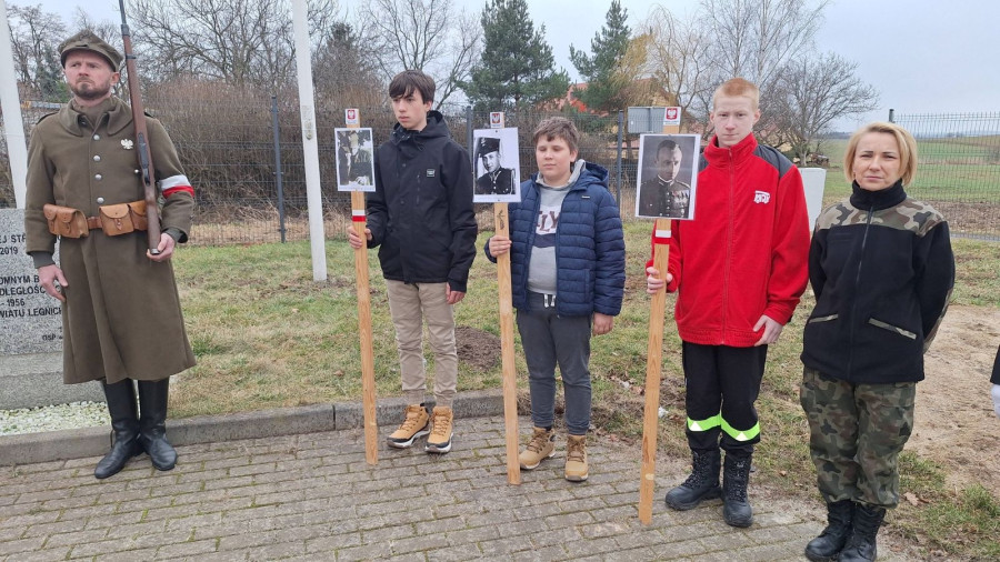 W Raczkowej oddali hołd Wyklętym (źródło: Fopit Gobi)