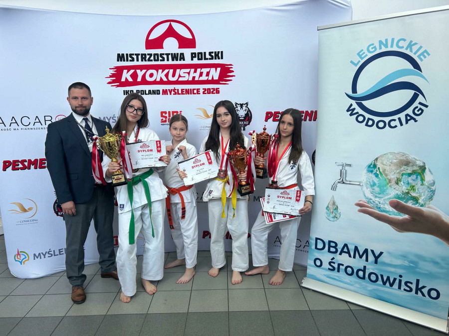 Karatecy z Legnicy wrócili z medalami z mistrzostw Polski (mat, pprasowe)