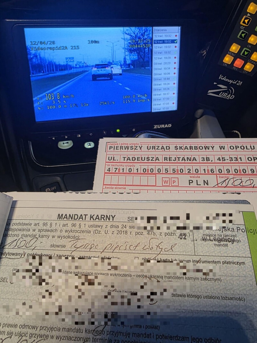 Niebezpieczna jazda i natychmiastowe konsekwencje (źródło: KMP Legnica)