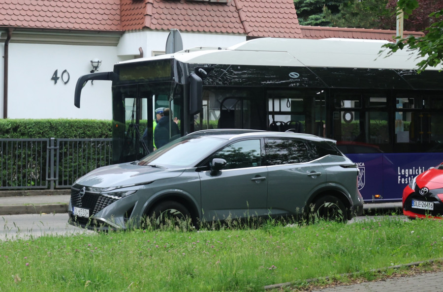 KIerowca MPK pomylił zatoczki. Efektem kolizja (Wojciech Obremski lca.pl)