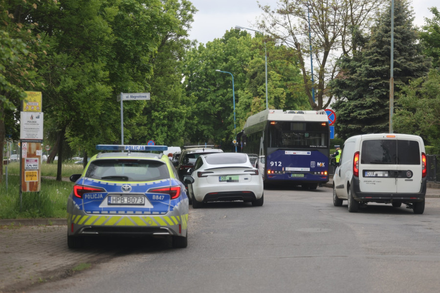 KIerowca MPK pomylił zatoczki. Efektem kolizja (Wojciech Obremski lca.pl)