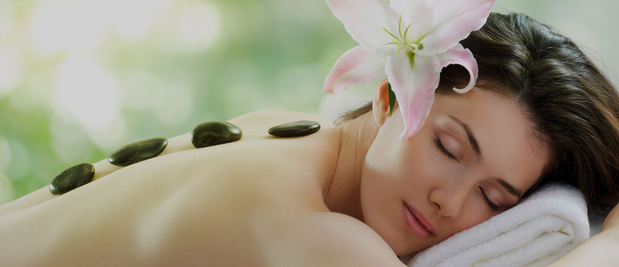 Modelka z Bliss SPA - masaż kamieniami Modelka z Bliss SPA - masaż kamieniami