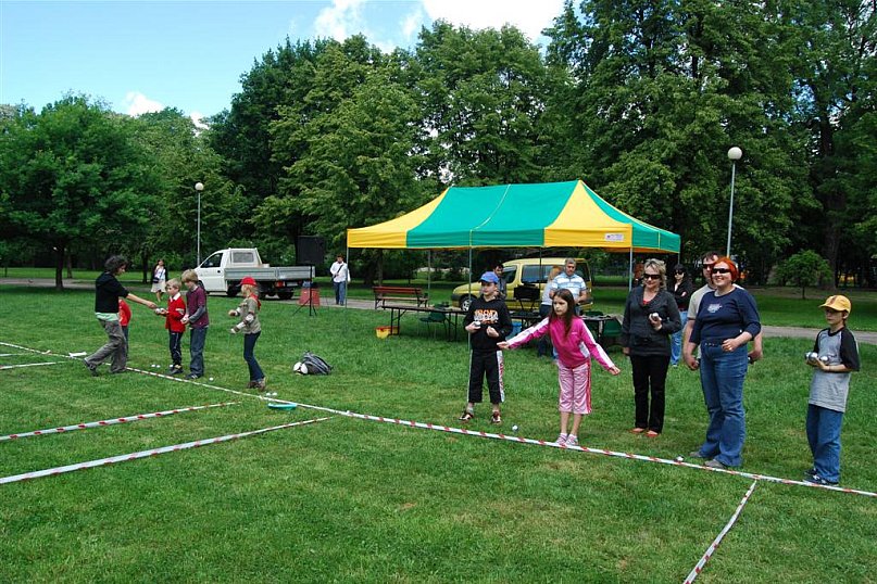 Zagrali w parku w kule