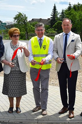 Zakończono modernizację drogi powiatowej w Winnicy-22279