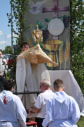 Parafie na Piekarach wspólnie uczciły Boże Ciało-22329