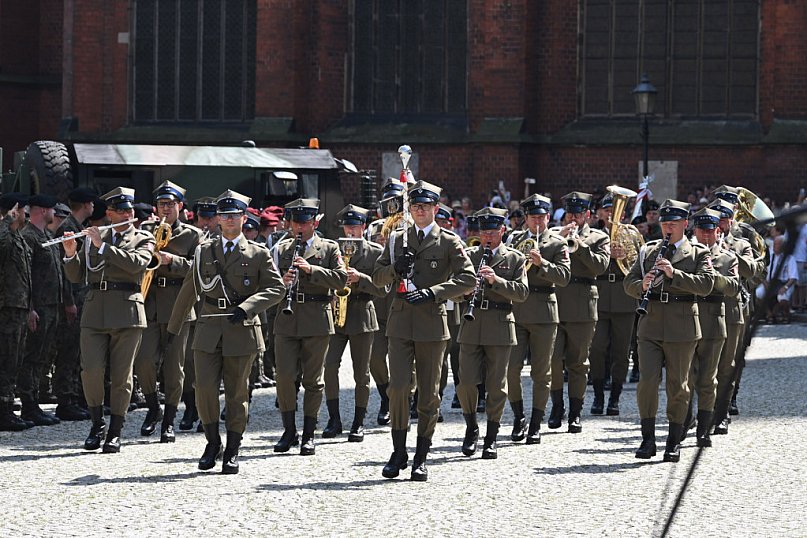 Apel z okazji święta wojska polskiego
