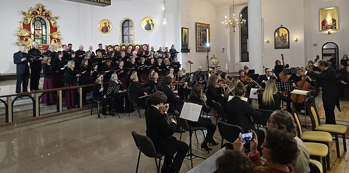 Madrygał świętuje 75-lecie i wita nowego dyrygenta-100630