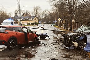 Wypadek na Zamiejskiej. Pijany kierowca próbował uciec, dwie osoby ranne-101925