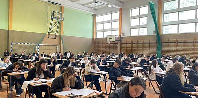 Trzymamy kciuki za maturzystów. Pierwszy egzamin już w poniedziałek-108386