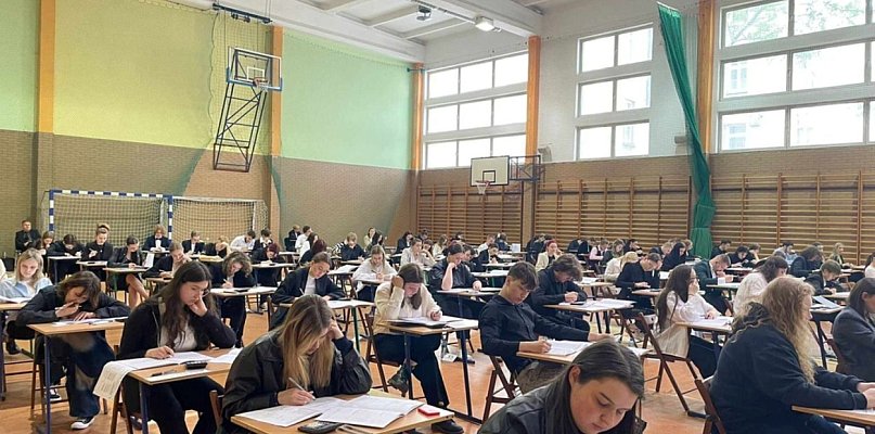 Trzymamy kciuki za maturzystów. Pierwszy egzamin już w poniedziałek - 108386