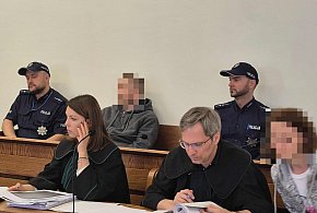 Skandaliczny gest egzekucji na sali rozpraw - 108469