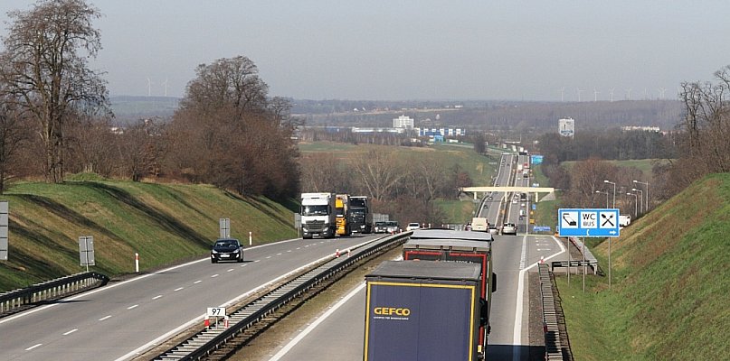 Miał ponad 2,5 promila i jechał wężykiem autostradą A4 - 108478