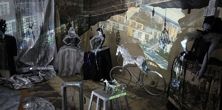 Teatr w muzeum. Wernisaż Małgorzaty Bulandy-108566