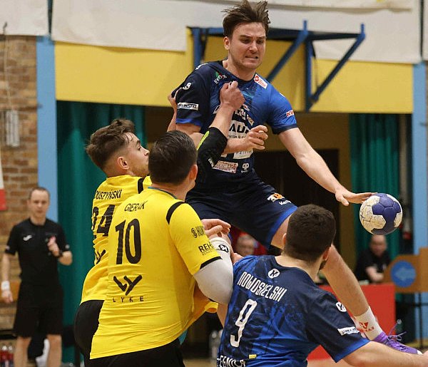 Siódemka Legnica wygrywa w Łodzi po rzutach karnych-108635