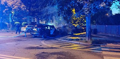 Czy w Legnicy działa podpalacz? Kolejne auta spłonęły nocą-108663