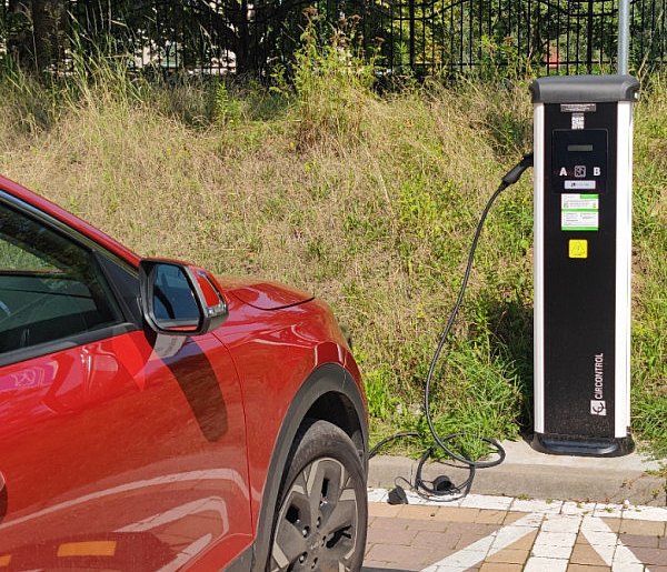 Elektromobilność w Polsce: Aktualne dane i prognozy na najbliższe lata-108685