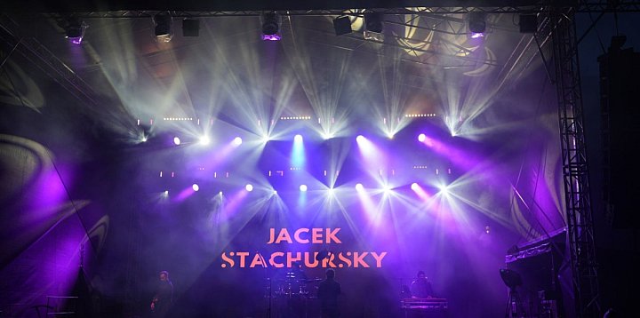 Cleo w deszczu, Stachursky na finał i lasery-108904