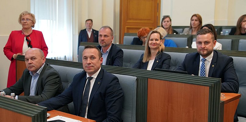 Absolutorium i wotum zaufania dla Zarządu Województwa Dolnośląskiego - 108917