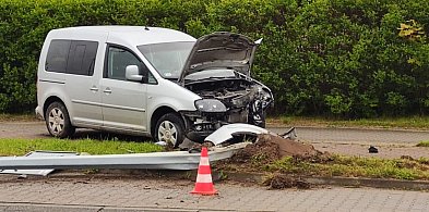 Pijana kobieta uderzyła w słup. W aucie wiozła sześcioletnie dziecko-108978