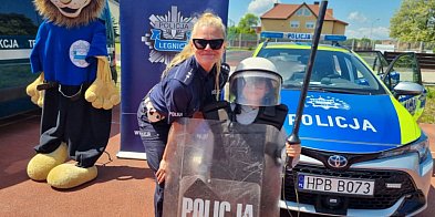 Bezpiecznie i z uśmiechem. Piknik dla uczniów w legnickiej „Dziewiątce”-109051