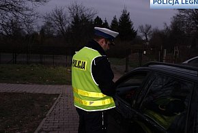 Prowadził mimo sądowego zakazu i złamał przepisy drogowe-109315