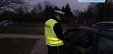 Prowadził mimo sądowego zakazu i złamał przepisy drogowe-109315
