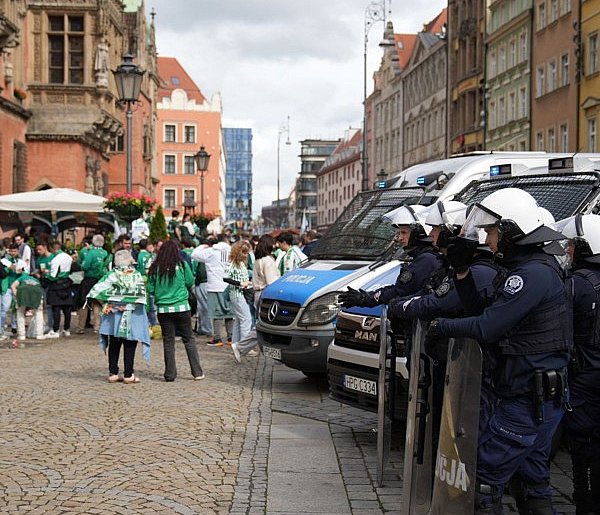 Legniccy policjanci w akcji podczas finału UEFA - 109386