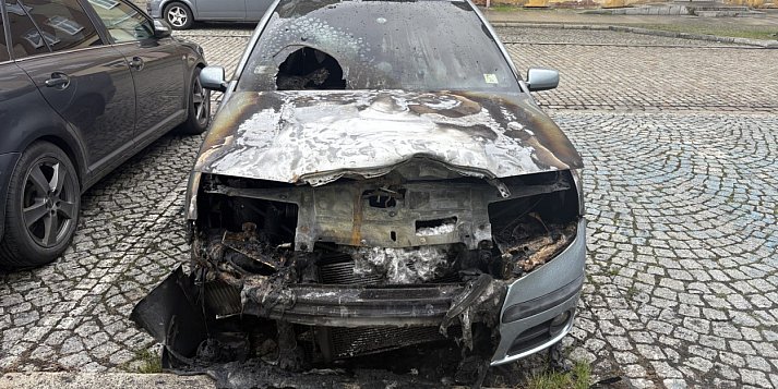 Płonące samochody i pijana grupa agresorów. Burzliwa noc na Zakaczawiu