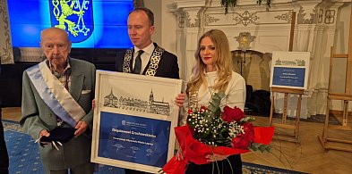 Honorowi obywatele, nagrody i odznaczenia wręczone na uroczystej sesji-109544