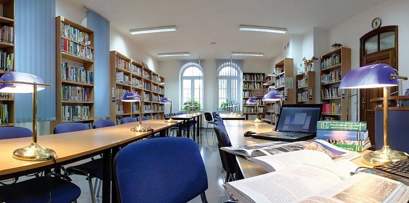 Sesja tuż-tuż. Ucz się wieczorami w Bibliotece Collegium Witelona - 109571