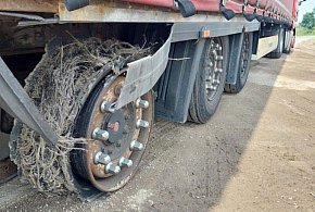 Z wystrzeloną oponą wyprzedzał inne ciężarówki tuż przed radiowozem ITD-109640